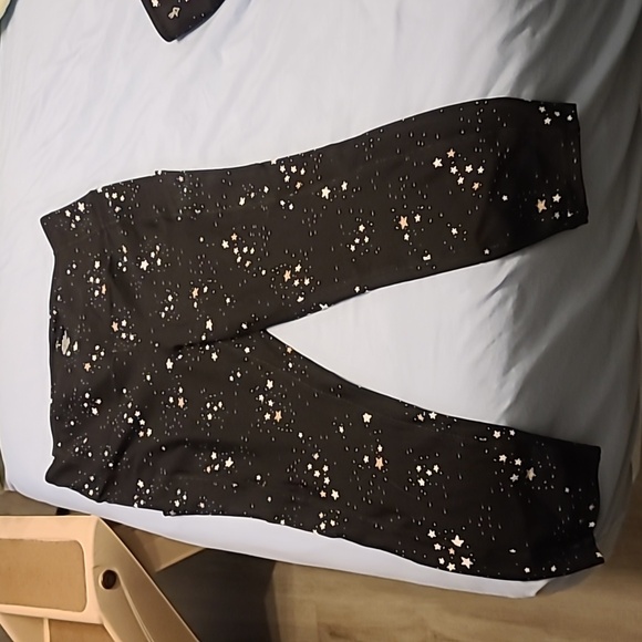 Torrid Crop Active Leggings Star Print 1x - Picture 1 of 4